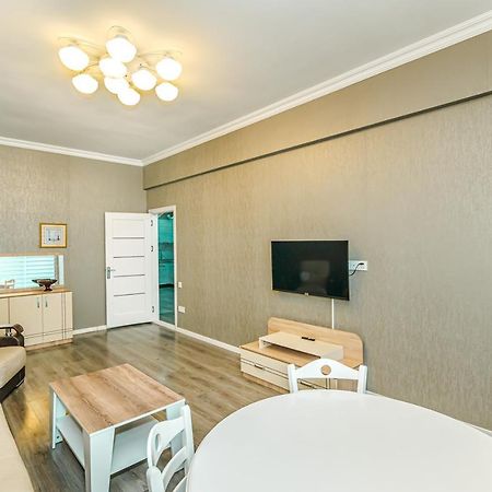 Luxury 2 Room Apartment In The Center Баку Экстерьер фото