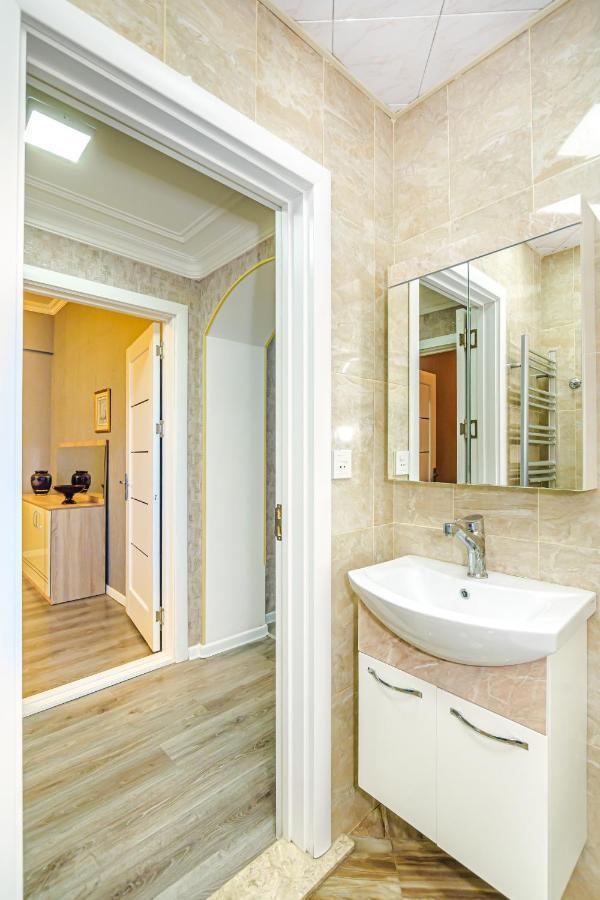 Luxury 2 Room Apartment In The Center Баку Экстерьер фото