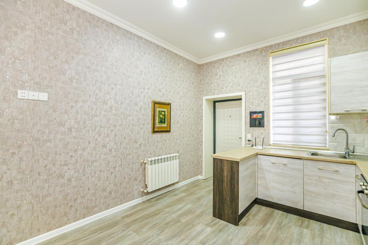 Luxury 2 Room Apartment In The Center Баку Экстерьер фото