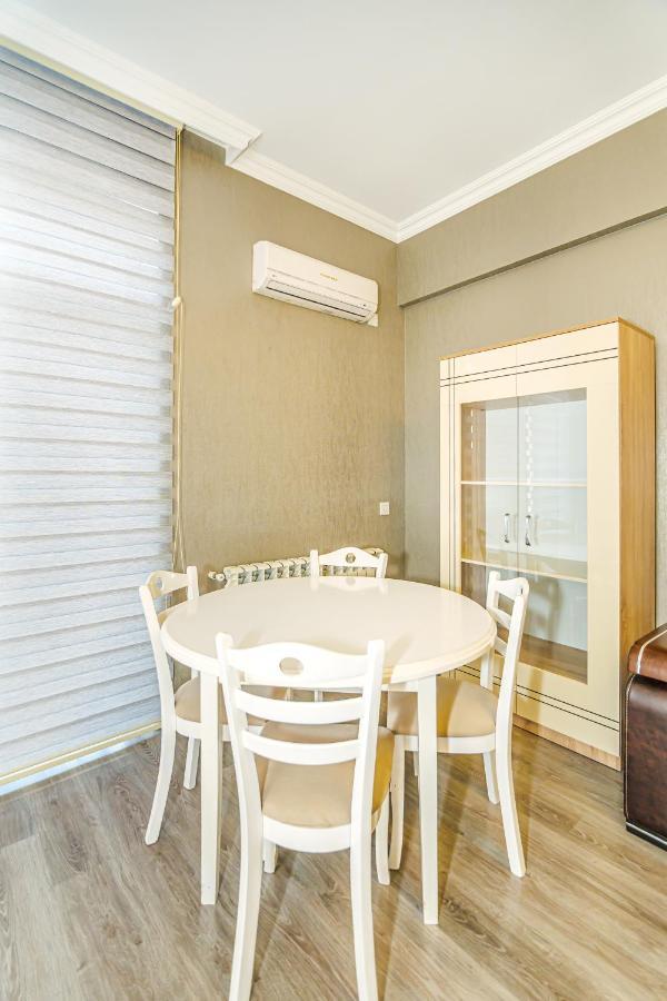 Luxury 2 Room Apartment In The Center Баку Экстерьер фото