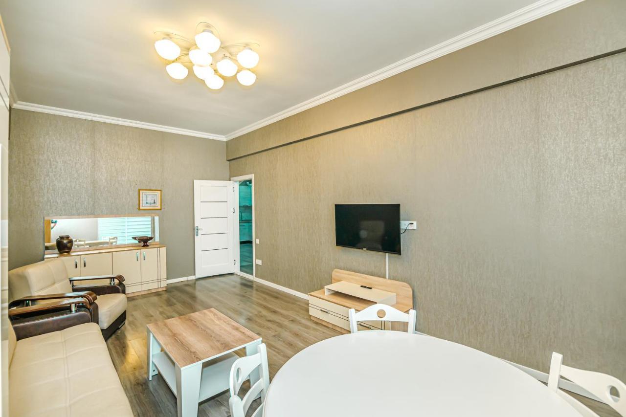 Luxury 2 Room Apartment In The Center Баку Экстерьер фото