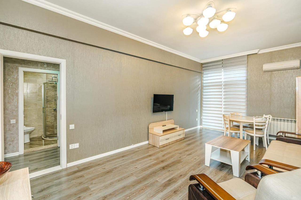 Luxury 2 Room Apartment In The Center Баку Экстерьер фото