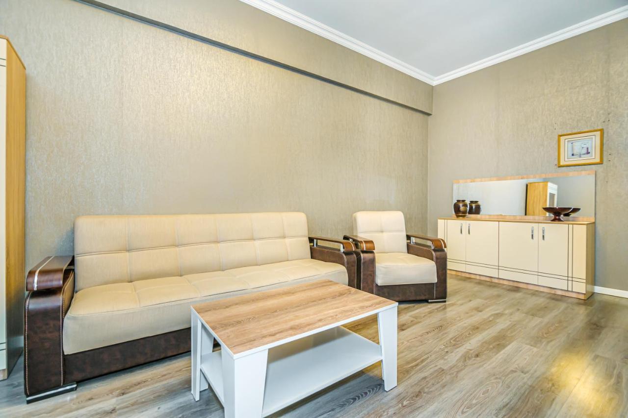 Luxury 2 Room Apartment In The Center Баку Экстерьер фото